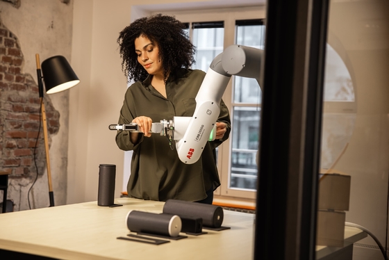 Cobot ABB GoFa CRB15000 Fleksibel Dan Baru Dengan Gripper Robot Onrobot RG6