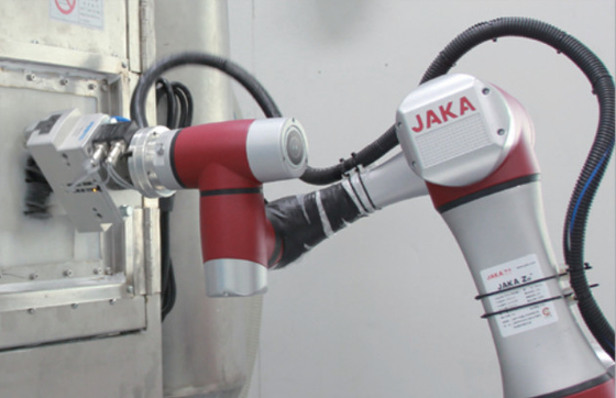 Fleksibel JAKA 6 Axis 819mm Mencapai 7kg Payload Collaborative Welding Robot With Binzel