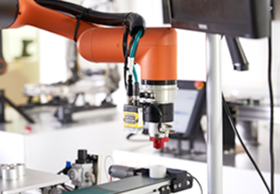Hanwha 6 Axis Cobot Palletizer HCR-12 Lengan Robot Kolaboratif Dengan Sistem Penglihatan Onrobot Gripper