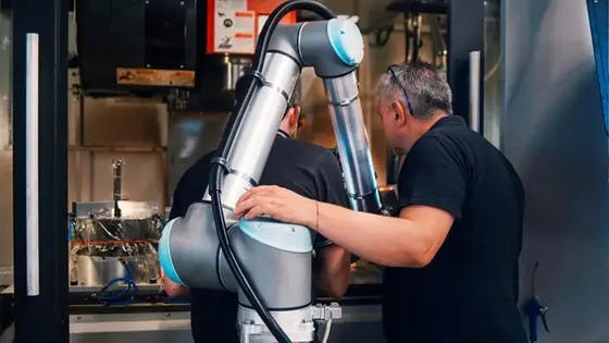 Robot Cobot UR UR10 dengan SMC Electric Gripper 3-Finger Type LEHS Collaborative Robot Untuk Penanganan Palletisasi