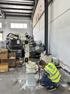 mig mag robot las FD-B4S 7 sumbu dengan mesin las robot P400 untuk solusi las OTC