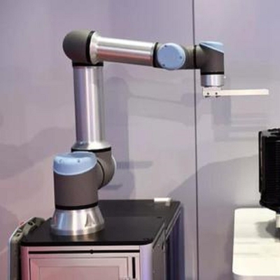 Robot Kolaboratif UR 16e Dengan Beban 16KG Dengan Cangkir Penyedot Vakum Manipulator Sebagai Cobot