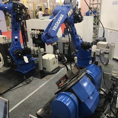 YASKAWA Robot AR1440 Dengan 1440MM Jangkauan Sebagai 6 Axis Robot Arm Dengan CNGBS Robot Positioner Untuk Mesin Las