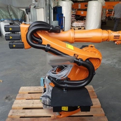 Kuka Handling Robotic Arm 6 Axis KR 16 R1610 Dengan CNGBS Robot Gripper Sebagai Robot Industri