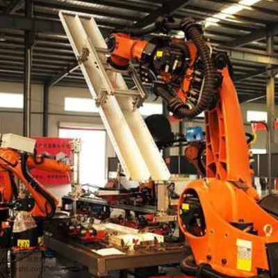 KUKA KR 210 R2700 Pilih Dan Tempatkan Robot Industri Dengan Panduan Linear CNGBS Untuk perakitan mesin