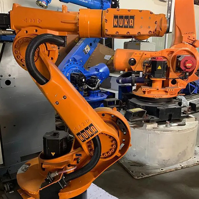 KUKA KR 210 R2700 Pilih Dan Tempatkan Robot Industri Dengan Panduan Linear CNGBS Untuk perakitan mesin