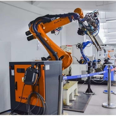 Robot Kuka KR 70 R2100 Dengan Stasiun Pembersihan Senjata CNGBS Untuk Otomasi Las Dengan Lengan Robot 6 Axis