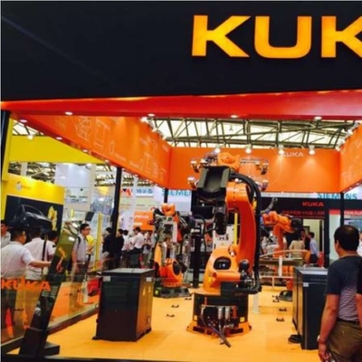 Robot Kuka KR 70 R2100 Dengan Stasiun Pembersihan Senjata CNGBS Untuk Otomasi Las Dengan Lengan Robot 6 Axis