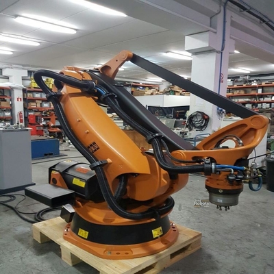 Palletizing Robotic Arm 5 Axis Kuka KR 180 PA Dengan CNGBS Robot Guide Rail Untuk Palletizing Robot