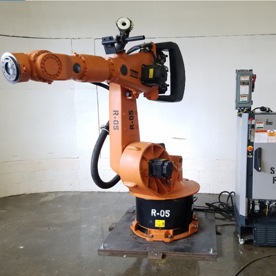 Kuka 6 Axis Handling Robotic Arm KR 240 R3330 Dengan CNGBS Robot Guide Rail Untuk Robot Handling