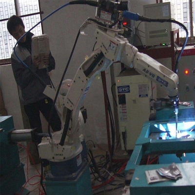 Robot Industri OTC FD-B6L Dengan Jangkauan 2008MM Dengan ARC Welders Dan Mesin Las DM350