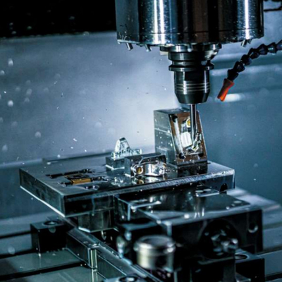 VL Series Vertical Machining Center V1370L Digunakan di Berbagai Situs Produksi Sebagai Aksesoris Mesin Alat