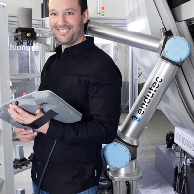 Collaborative Robot Arm UR 10e Of 6 Aixs Cobot Dengan Beban 10KG Dengan Tutup Robot Untuk Las