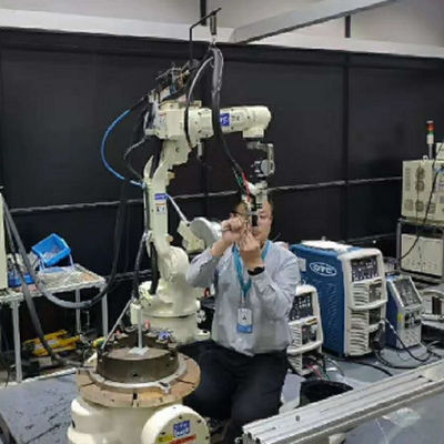 Lengan robot 6 sumbu Solusi robot las FD-B6L OTC dengan mesin las DM350 DM500 untuk pengelasan mig