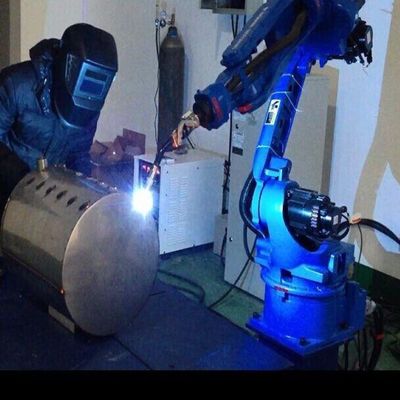 Motoman AR1440 Dengan Welder RD500S Untuk Pengolahan Pemotongan Laser