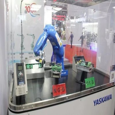 Lengan Robot Industri Kecil Motoman GP7 Controller YRC1000 Untuk Robot Pengemas