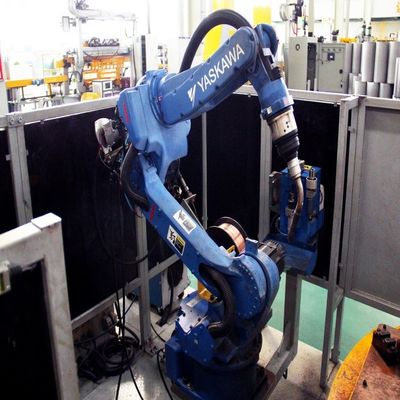 6 Axis Robot Arm Motoman AR1440 Dengan Welder RD350S Untuk Robotic Welding