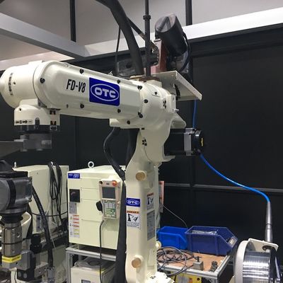 Obor Las Robot Pengelasan Otomatis OTC FD-V8 Muatan 8kg Untuk Pengelasan Mig