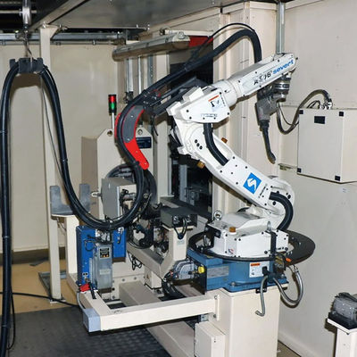 Obor Las Robot Pengelasan Otomatis OTC FD-V8 Muatan 8kg Untuk Pengelasan Mig