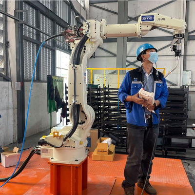 Obor Las Robot Pengelasan Otomatis OTC FD-V8 Muatan 8kg Untuk Pengelasan Mig