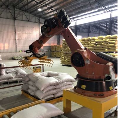 Menangani Lengan Robot KR 470 PA Dengan Manipulator 5 Sumbu Sebagai Robot Industri