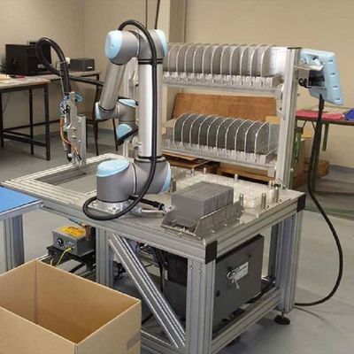 Robot Cobot Ringan UR 5e Dengan Manipulator Payload 5KG Sebagai Robot Kolaborasi Untuk Mesin Pick And Place