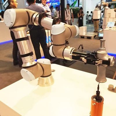 Mini Robot UR 3e Dari Robot Kolaborasi Dengan Payload 3KG Sebagai Cobot Untuk Suku Cadang Peralatan Penanganan Material