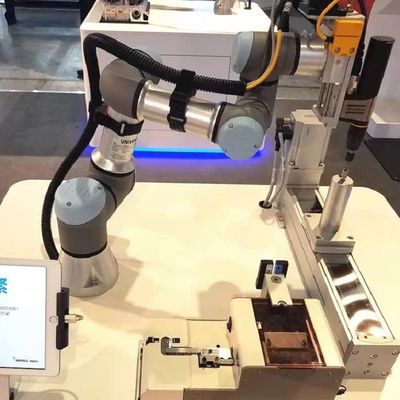 Universal Robot UR 3e Dengan Payload 3KG 6 Axis Industrial Robot Arm Sebagai Cobot Untuk Perakitan Mesin