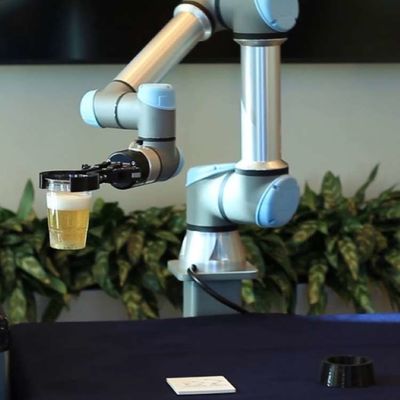 Lengan Robot Otomatis 6 Axis UR5e Memuat Dan Membongkar Pilih Dan Tempatkan Robot