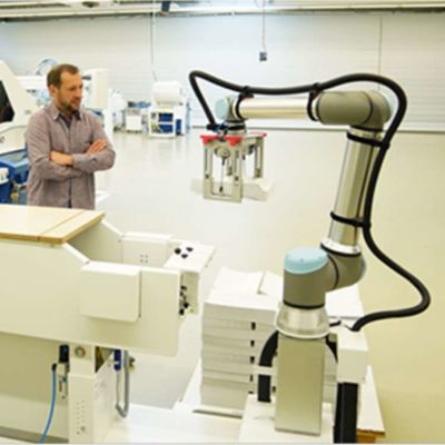 UR Robot UR10e 6 Axis Robotic Arm Untuk Menari Dan Otomatisasi Penanganan Sebagai Robot Kolaboratif