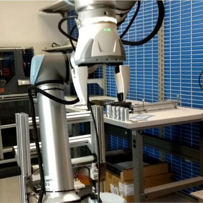 UR Robot UR10e 6 Axis Robotic Arm Untuk Menari Dan Otomatisasi Penanganan Sebagai Robot Kolaboratif