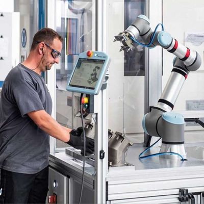 Perakitan Robot UR16e 6 Axis Robotic Arm Untuk Robot Kolaborasi Elektronik