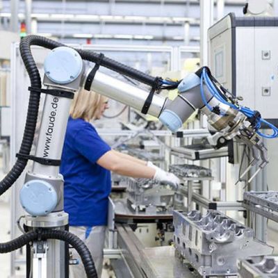 Perakitan Robot UR16e 6 Axis Robotic Arm Untuk Robot Kolaborasi Elektronik