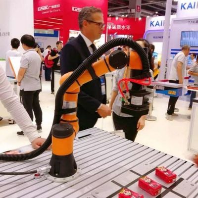 AUBO i5 6 Axis Collaborative Robot Arm Untuk Mengunci Sekrup Sebagai Cobot