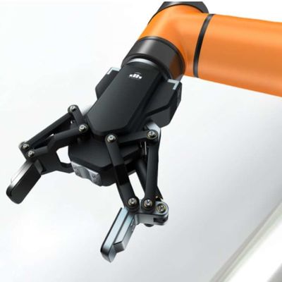 Robot Gripper AG-95 Dikombinasikan Dengan Lengan Robot UR 6 Sumbu Sebagai Robot Kolaboratif