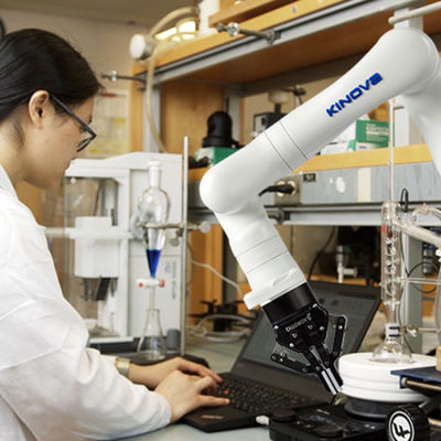 Robot KINOVA Gen3 6 DoF kolaboratif dengan robot kopi lengan robot 6 sumbu yang aman untuk muatan 2kg dengan visual