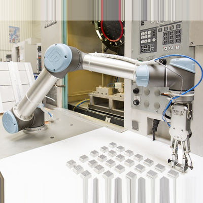 Robot Industri Universal Robotic Arm 6 Axis UR5e Mesin &amp; Peralatan Industri Dengan Gripper Pick And Place Machine