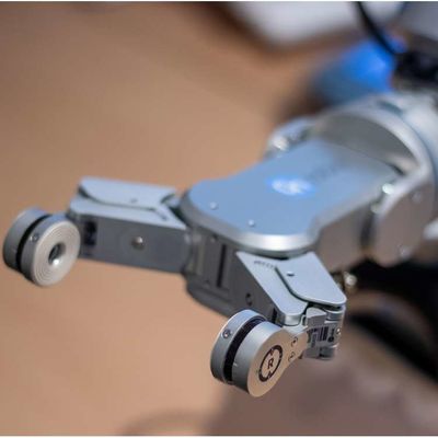 Smart Robot Gripper RG2-FT Dengan Collaborative Robotic Arm Untuk Otomasi Robot Industri