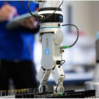 Smart Robot Gripper RG2-FT Dengan Collaborative Robotic Arm Untuk Otomasi Robot Industri