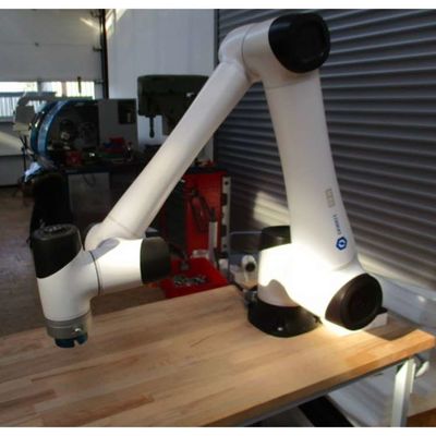 Robot Kolaborasi China CR10 Dengan Lengan CNC 6 Axis Robot Payload 10kg Sebagai Cobot