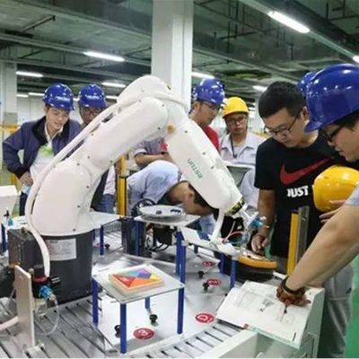 Small Universal Robotic Arm 6 Axis China ER6-730-MI Dengan CNGBS Dress Pack Sebagai Robot Penanganan