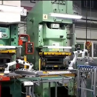 HAN'S Elfin Series E5 Cobot Sebagai Mesin Pick And Place Bekerja Dengan Robot AGV Payload 5kg Dengan 6 Sumbu